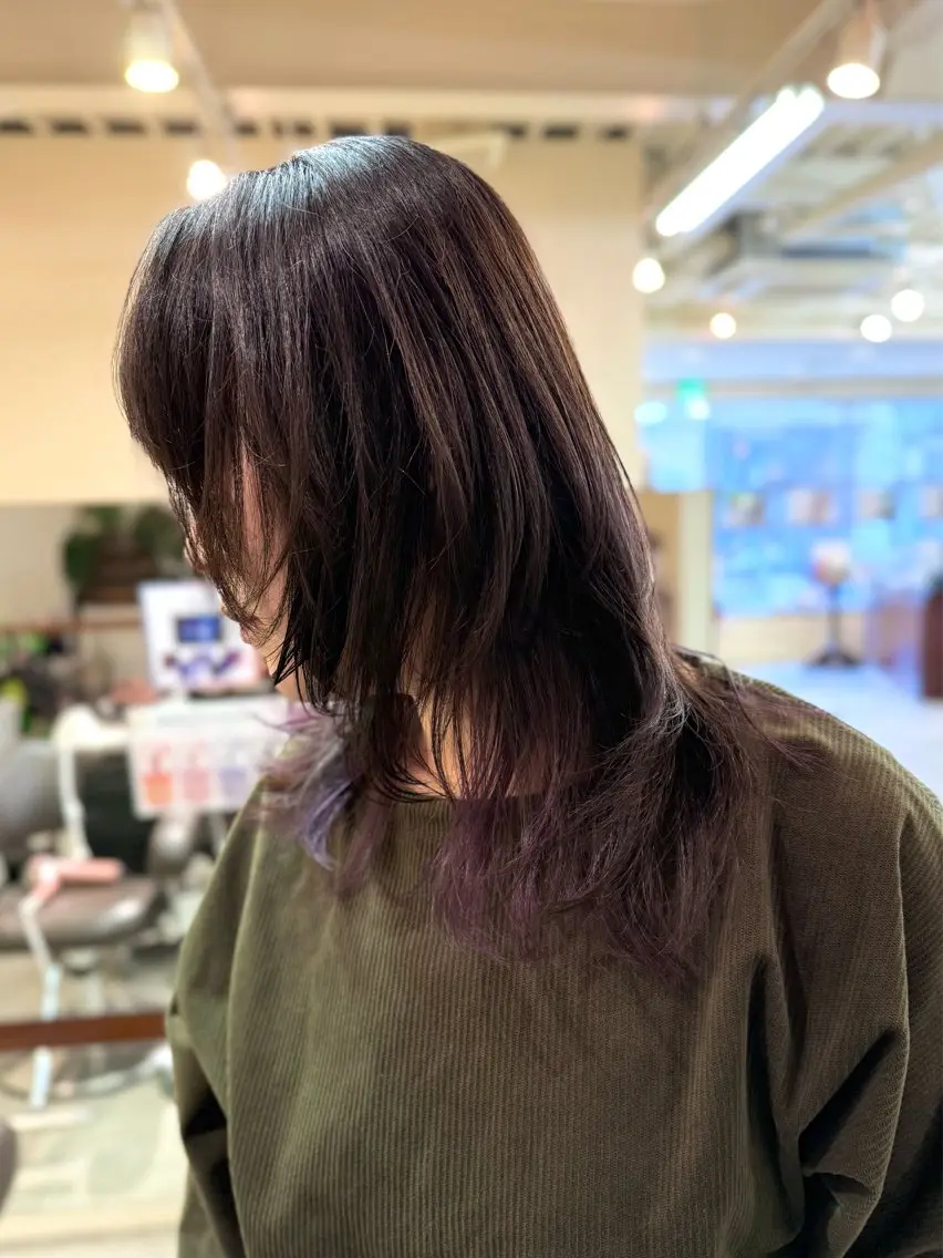 ミディアム カラー インナーカラー パープルカラー レイヤーカット ウルフカット ウルフレイヤー ウチダ ユウヤのヘアスタイル