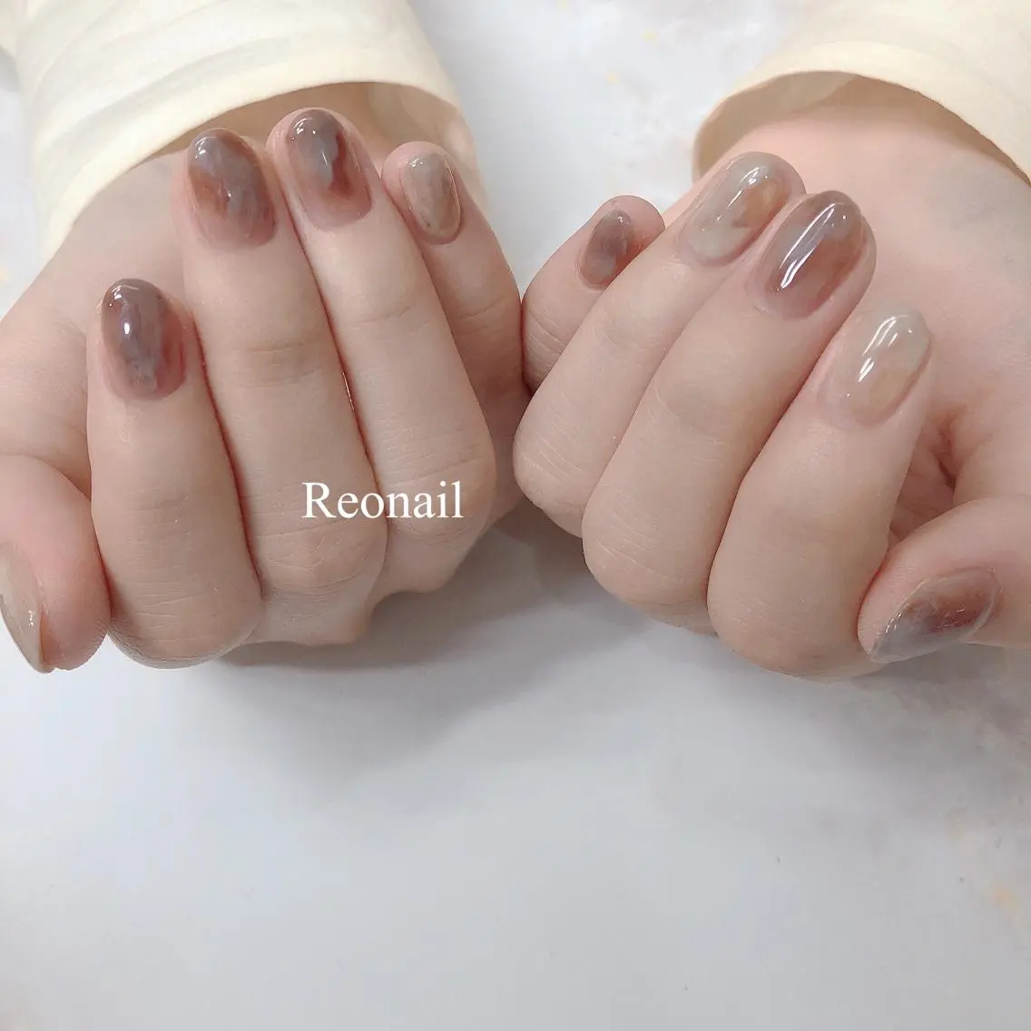 ミディアム ネイル ハンドネイル Blowe ニュアンスのネイルデザイン