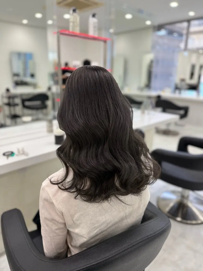 ロング カラー ラベンダー💜 グレージュ🩶のヘアスタイル