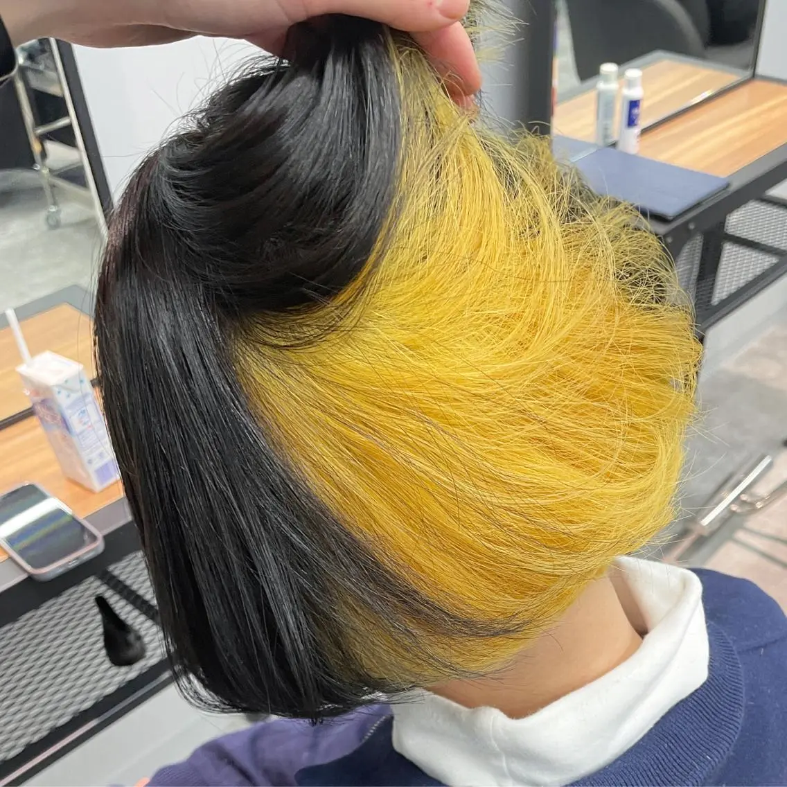 ショート カラー インナーカラー イエローカラー 女性艶髪マンツーマン YUKIのヘアスタイル