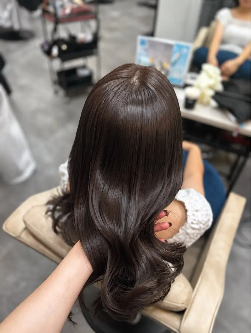 ロング カラー ダブルカラー ラベンダーカラー ヘアカラー トリートメント 羽成 優衣菜のヘアスタイル