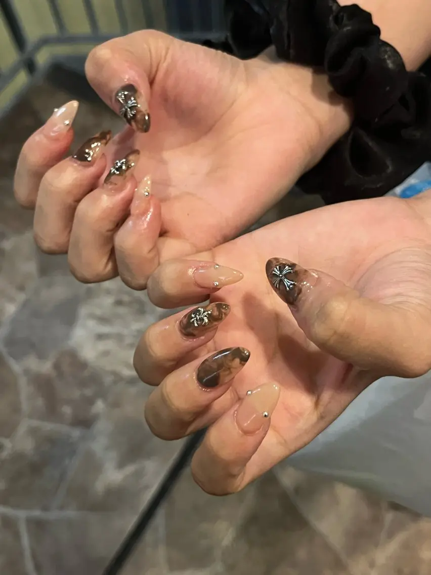 ネイル ブラウン ニュアンスネイル ハンドネイル ❄️WOLTOKYO 渋谷❄️masakiのネイルデザイン