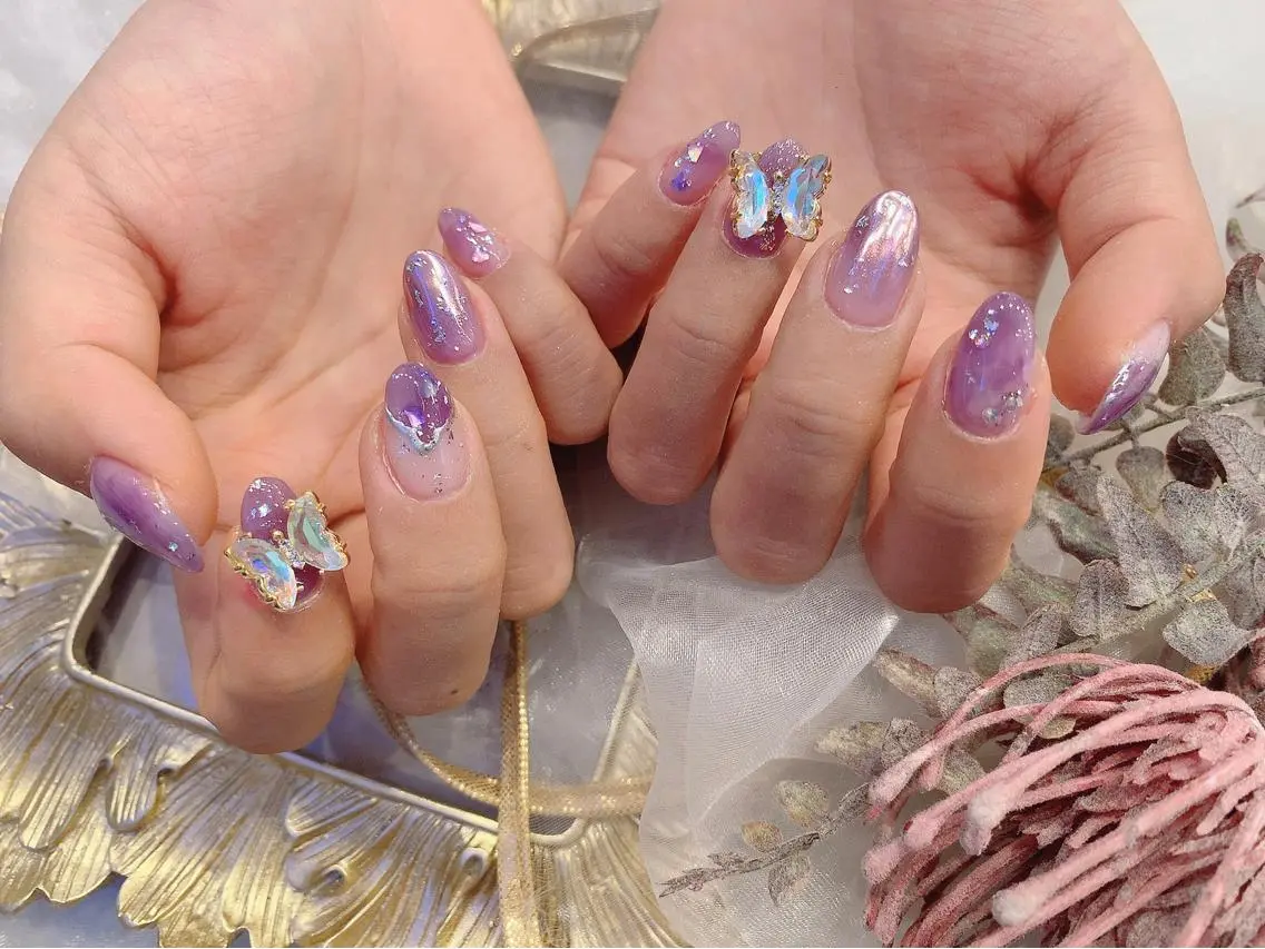 ミディアム ネイル ミラーネイル Babarla Nailのネイルデザイン