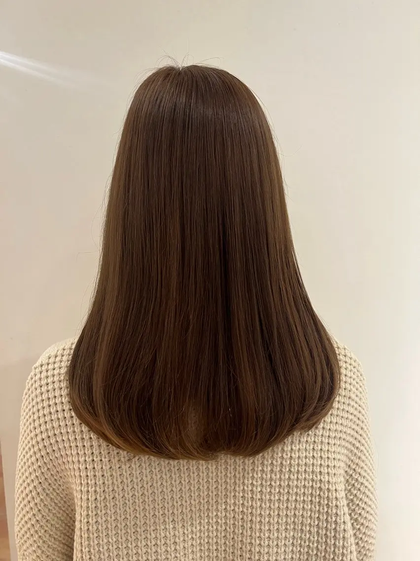 セミロング カラー 成岡 愛美のヘアスタイル