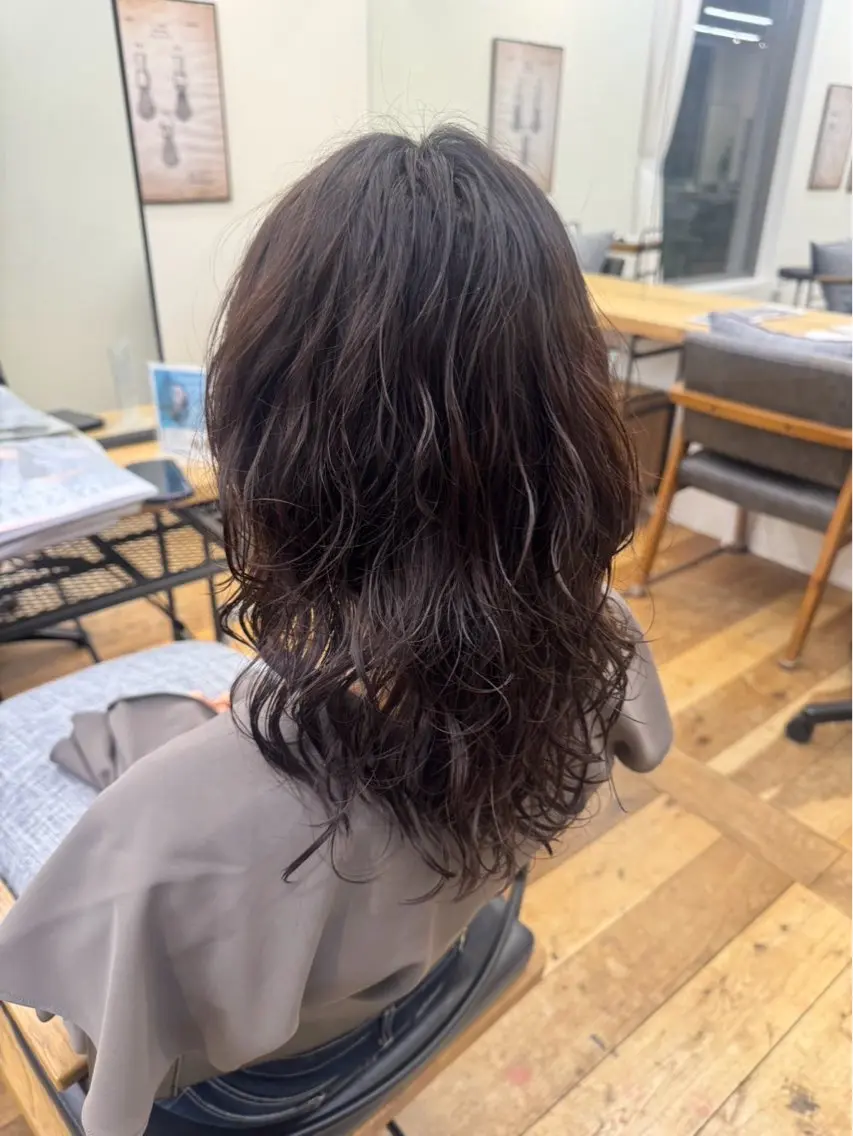 セミロング パーマ 垣副 温飛のヘアスタイル