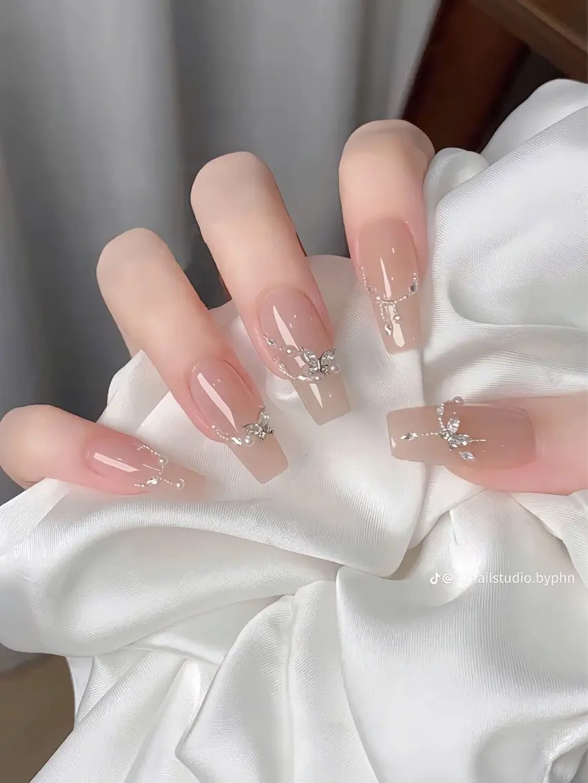 ネイル フラッシュネイル フレンチネイル グラデーション キラキラネイル 韓国ネイル ハンドネイル Hy nailsのネイルデザイン