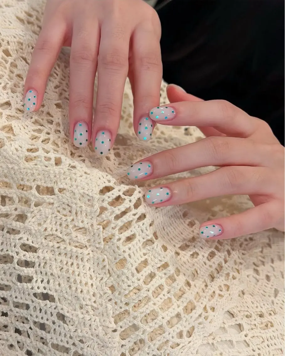 ネイル チークネイル ドット フレンチネイル グラデーション 韓国ネイル ハンドネイル Minette nailrinrinのネイルデザイン