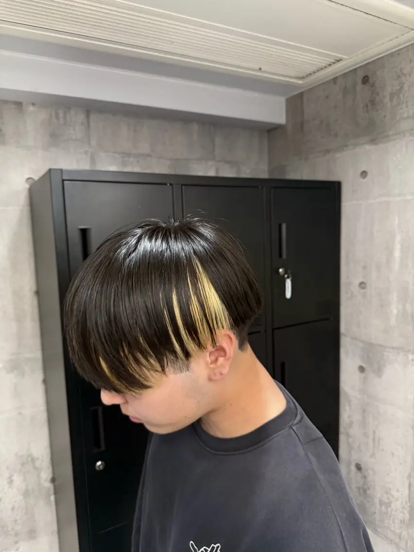 カラー メンズ メンズバレイヤージュ メンズブリーチ メンズハイライト メンズハイトーン メンズインナーカラー ヘアカラー トリートメント ☁️かずき☁️青.紫 推し活カラー💫のヘアスタイル