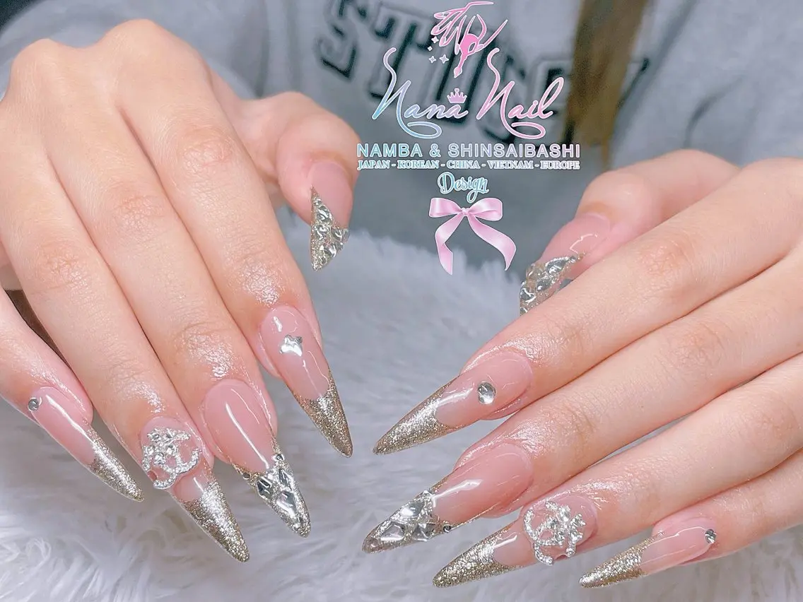セミロング ハンドネイル Linanail Nambaのマツエク・マツパデザイン