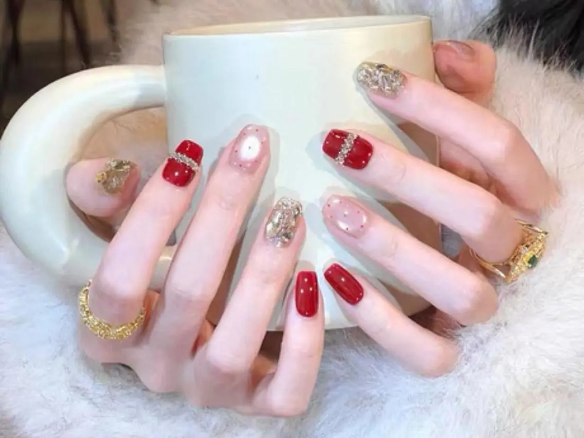 ネイル アートネイル ボルドー ドット ジェルネイル ガーリー ハンドネイル ハンドケア Lily ✨のネイルデザイン
