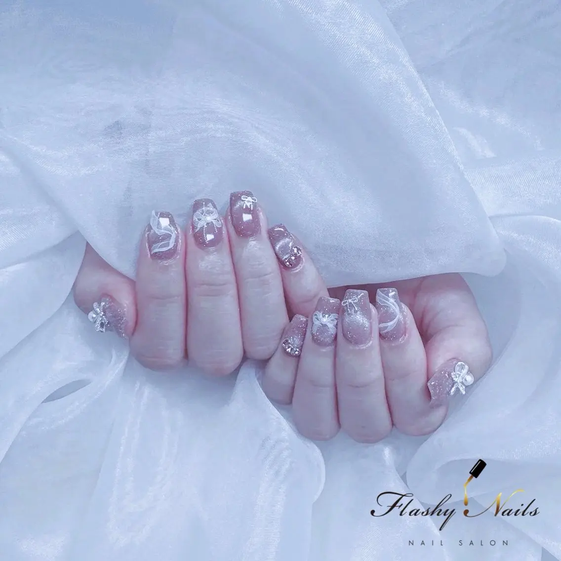 ネイル マグネットネイル Flashy Nailsのマツエク・マツパデザイン