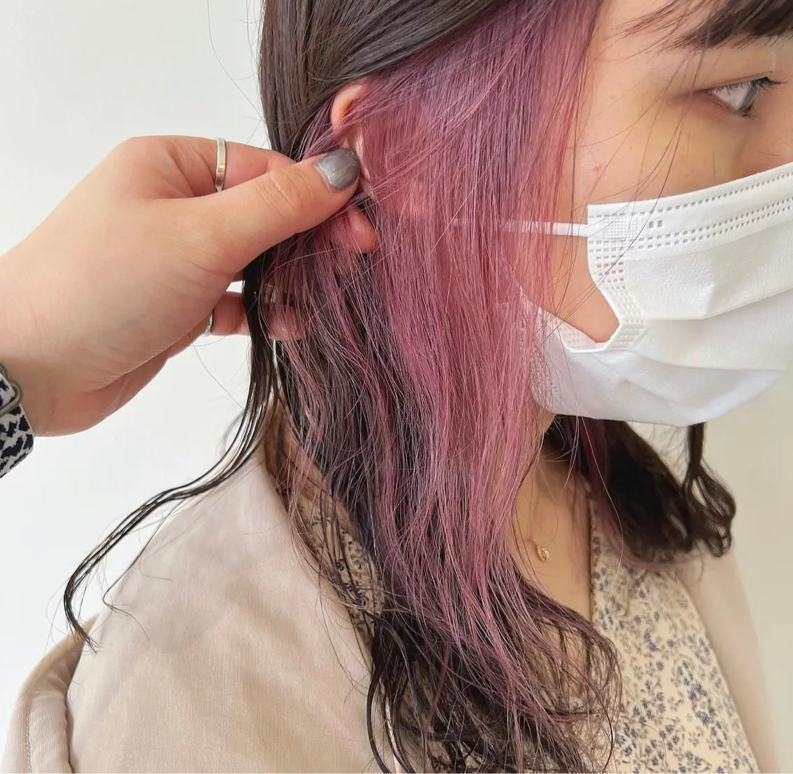ミディアム ピンクラベンダー 切りっぱなしボブ 👩🏼ミニボブのヘアスタイル