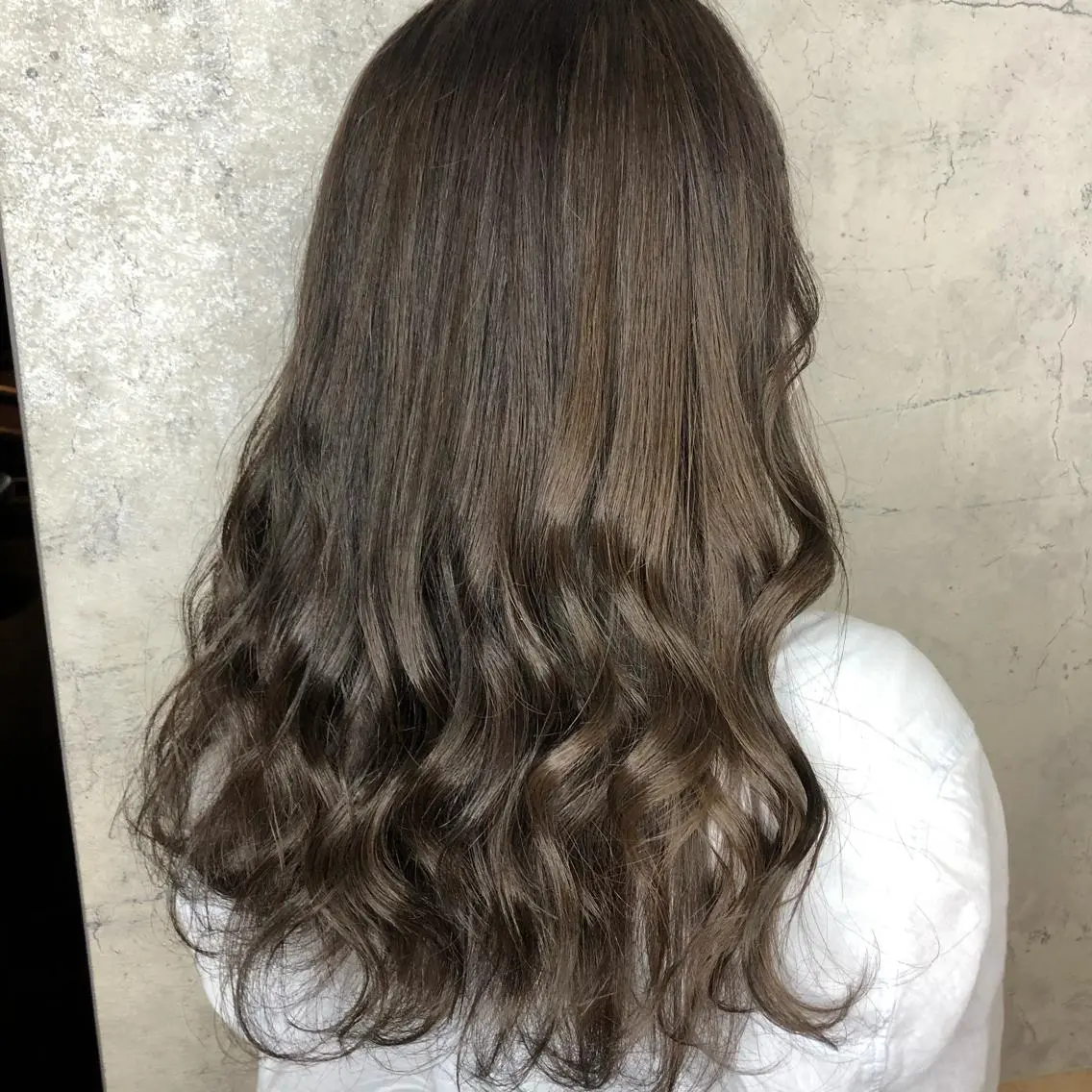 セミロング 🦄艶カラー×韓国 NANA💎🐬のヘアスタイル