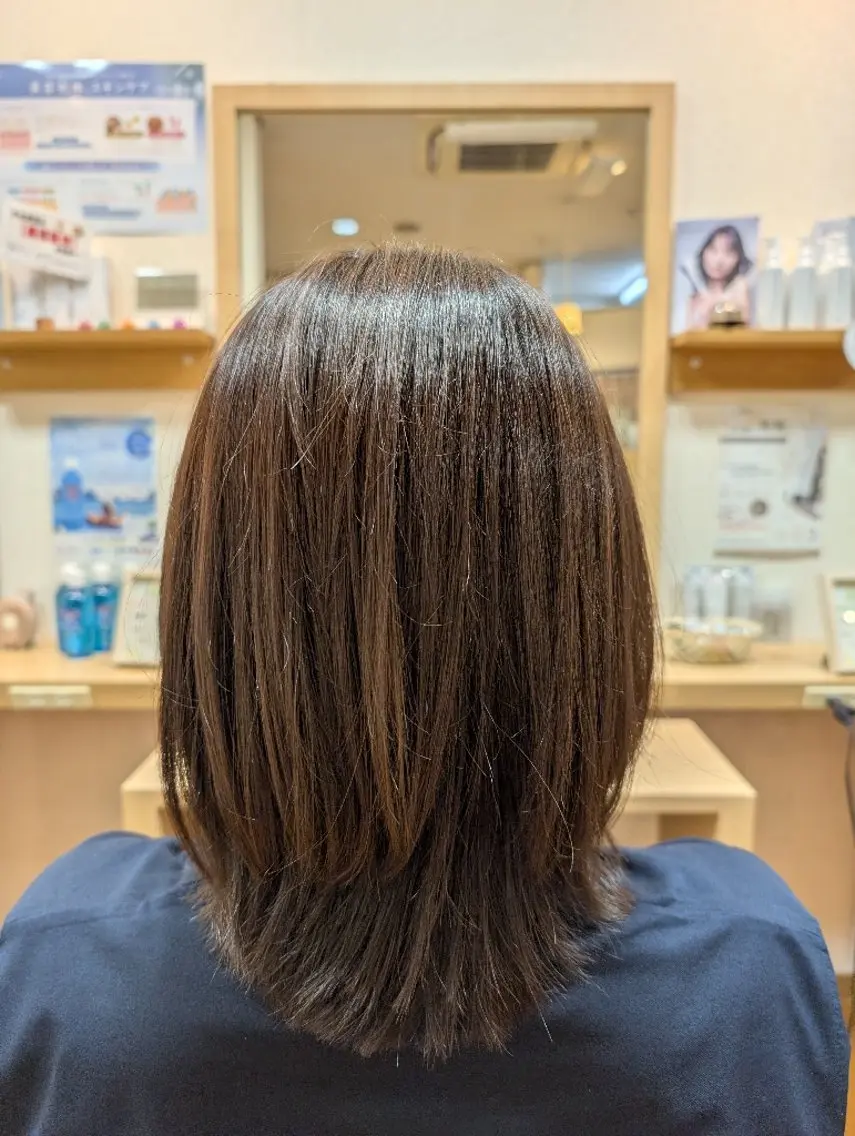 ミディアム レイヤーカット カット ヘアカラー 小島 崇子のヘアスタイル