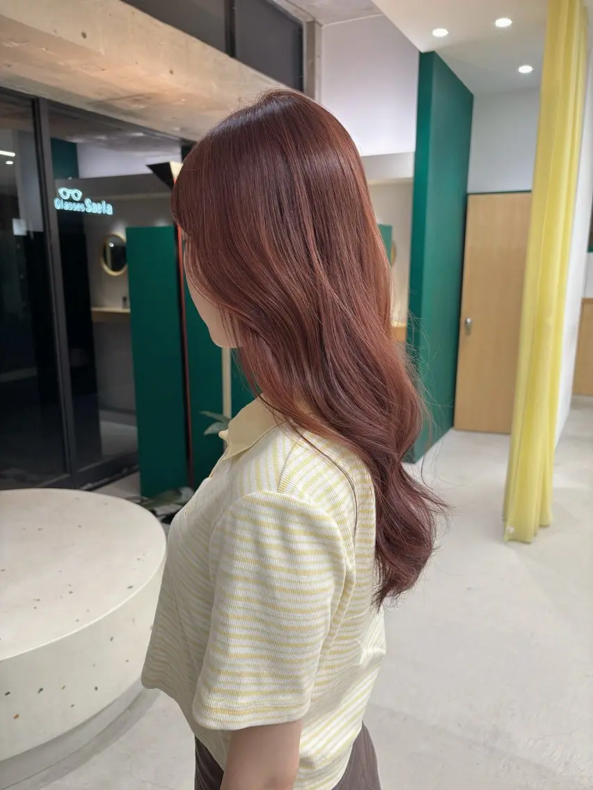カラー なのは\透け感カラー \レイヤーカットのヘアスタイル