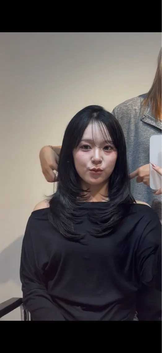 ロング 真下 瑞歩のヘアスタイル