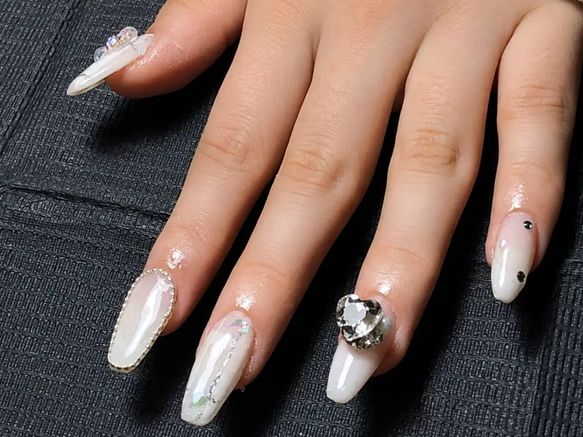 ネイル オーロラネイル 長さ出し ガーリー 氷ネイル・うるうるネイル キラキラネイル ハンドネイル 高山ルコ(NAIL) 店長のネイルデザイン