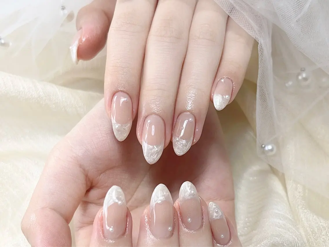 ネイル オーロラネイル チークネイル 長さ出し フットネイル フレンチネイル ハンドネイル ハンドケア lily nailのネイルデザイン
