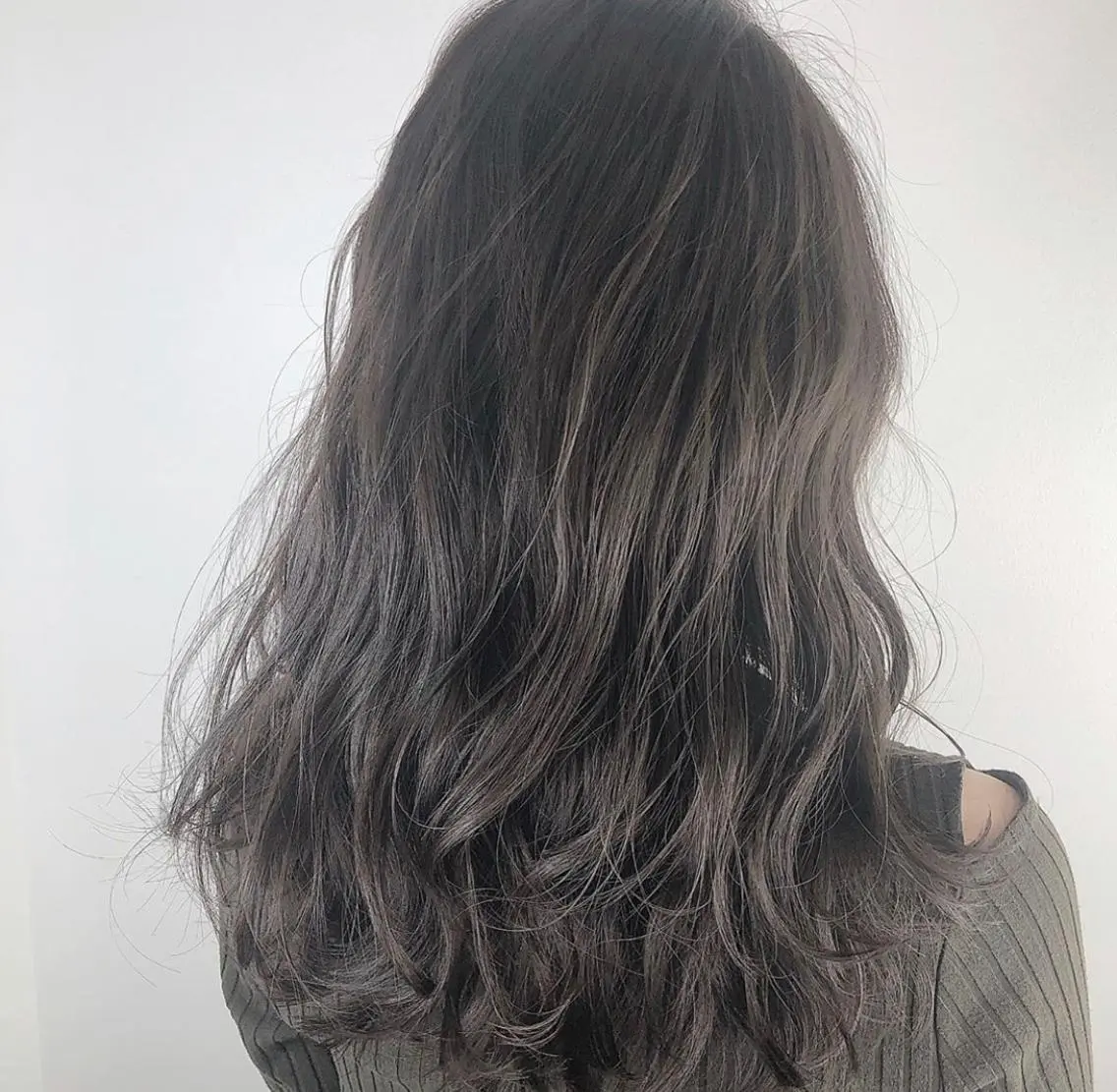 ロング カット ヘアカラー 上川 開生のヘアスタイル