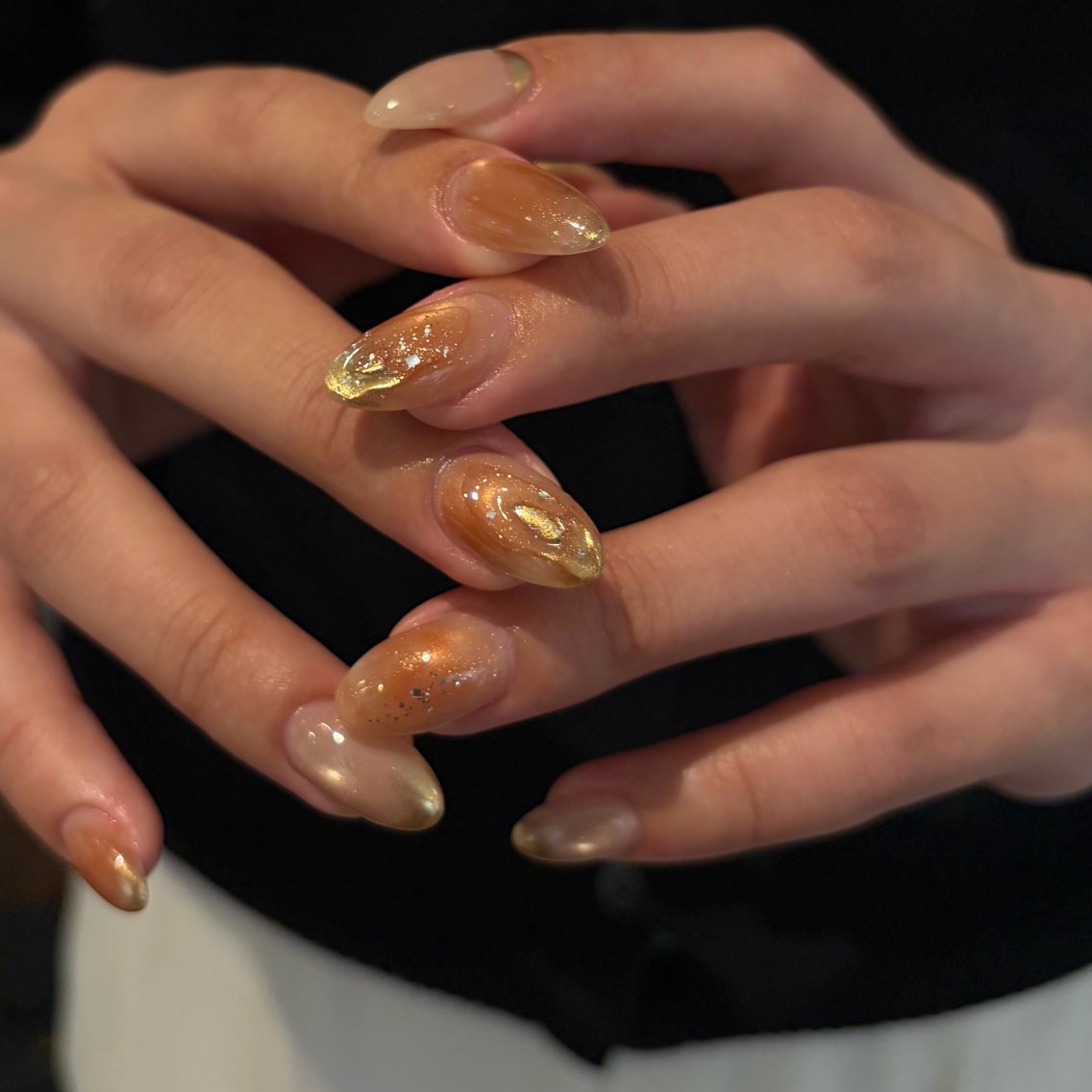 ネイル ブラウン ゴールド ニュアンスネイル オレンジ ハンドネイル ballie／小野原 なつみのネイルデザイン
