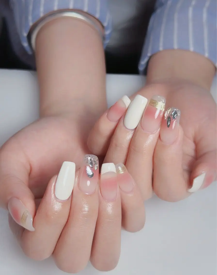 ネイル オーロラネイル 長さ出し フットネイル ラメ(グリッター) ラメグラデーション ハンドネイル 👍thumbs up nail👍のネイルデザイン