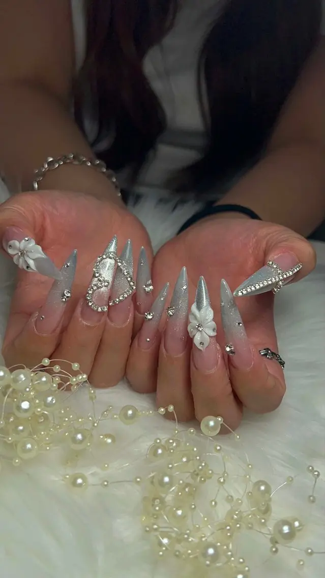 ネイル アートネイル ボルドー フレンチネイル ジェルネイル 氷ネイル・うるうるネイル ハンドネイル Julie Nail Hinのネイルデザイン