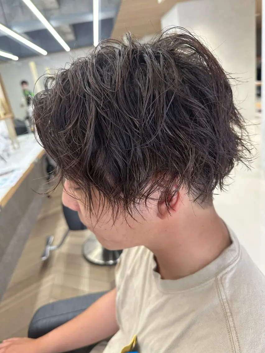 ミディアム パーマ メンズ ミディアムパーマ フェードカット メンズパーマ ツイストスパイラルパーマ 波巻きパーマ 💈メンズ特化 美容師サキ💈のヘアスタイル