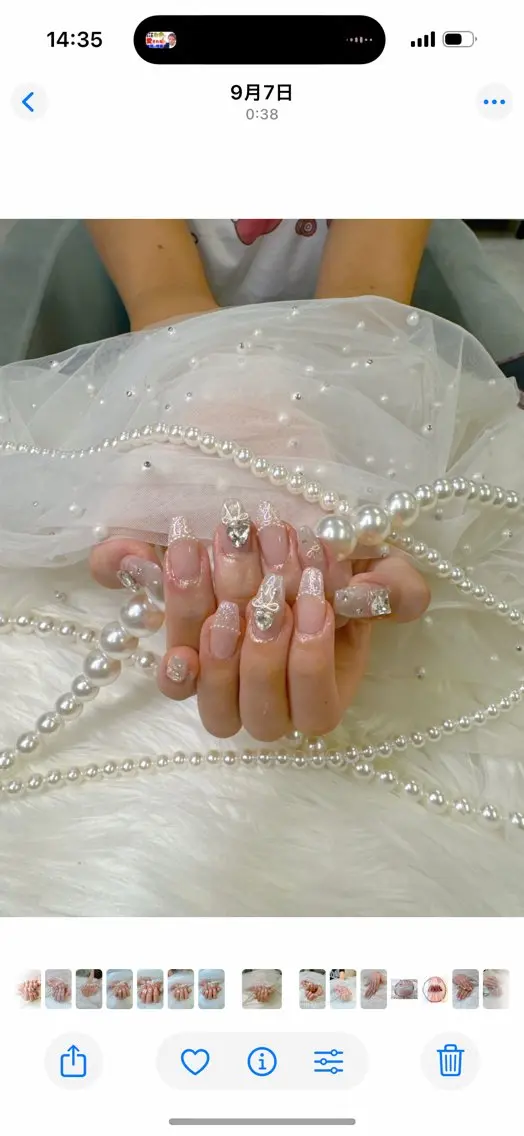 ネイル アートネイル ボルドー チークネイル ドット フレンチネイル Queeens nailのネイルデザイン