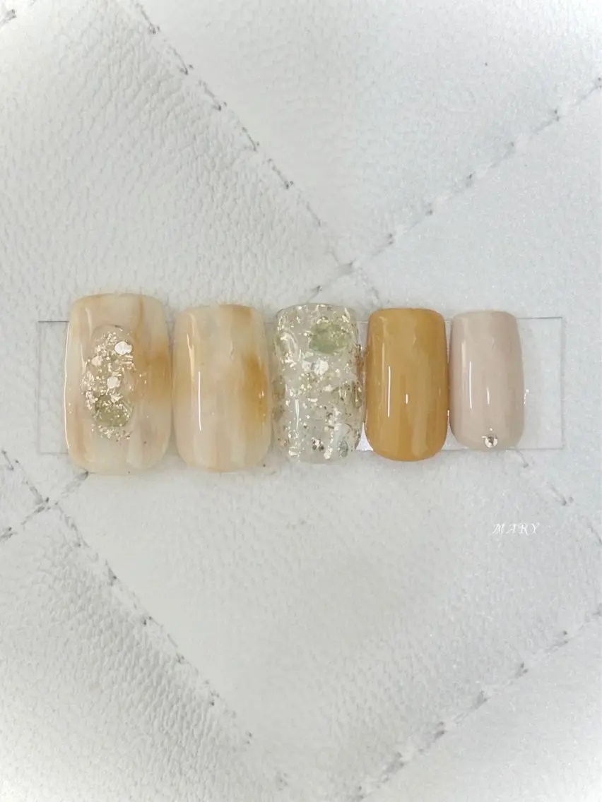 ネイル キラキラネイル ニュアンスネイル ワンカラーネイル ハンドネイル Mary nail .narumiのネイルデザイン
