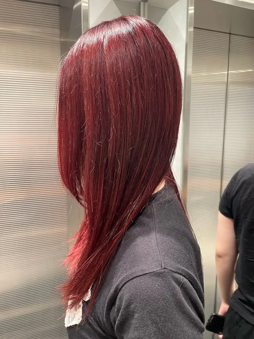 ロング カラー ボルドーカラー 高橋 遥々のヘアスタイル