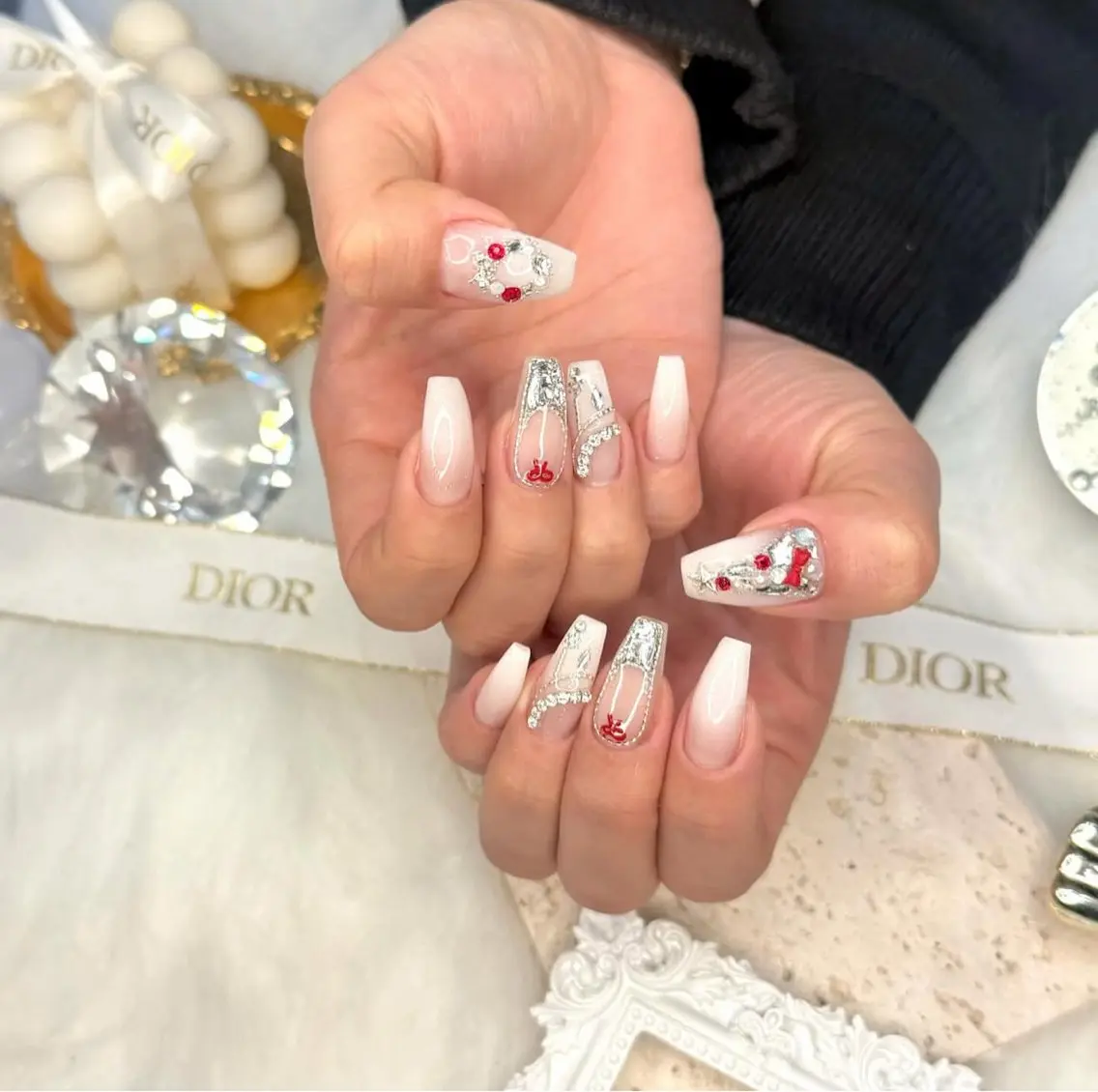 ネイル キラキラネイル マグネットネイル ミラーネイル ニュアンスネイル ワンホンネイル ハンドネイル Lyna 池袋のネイルデザイン