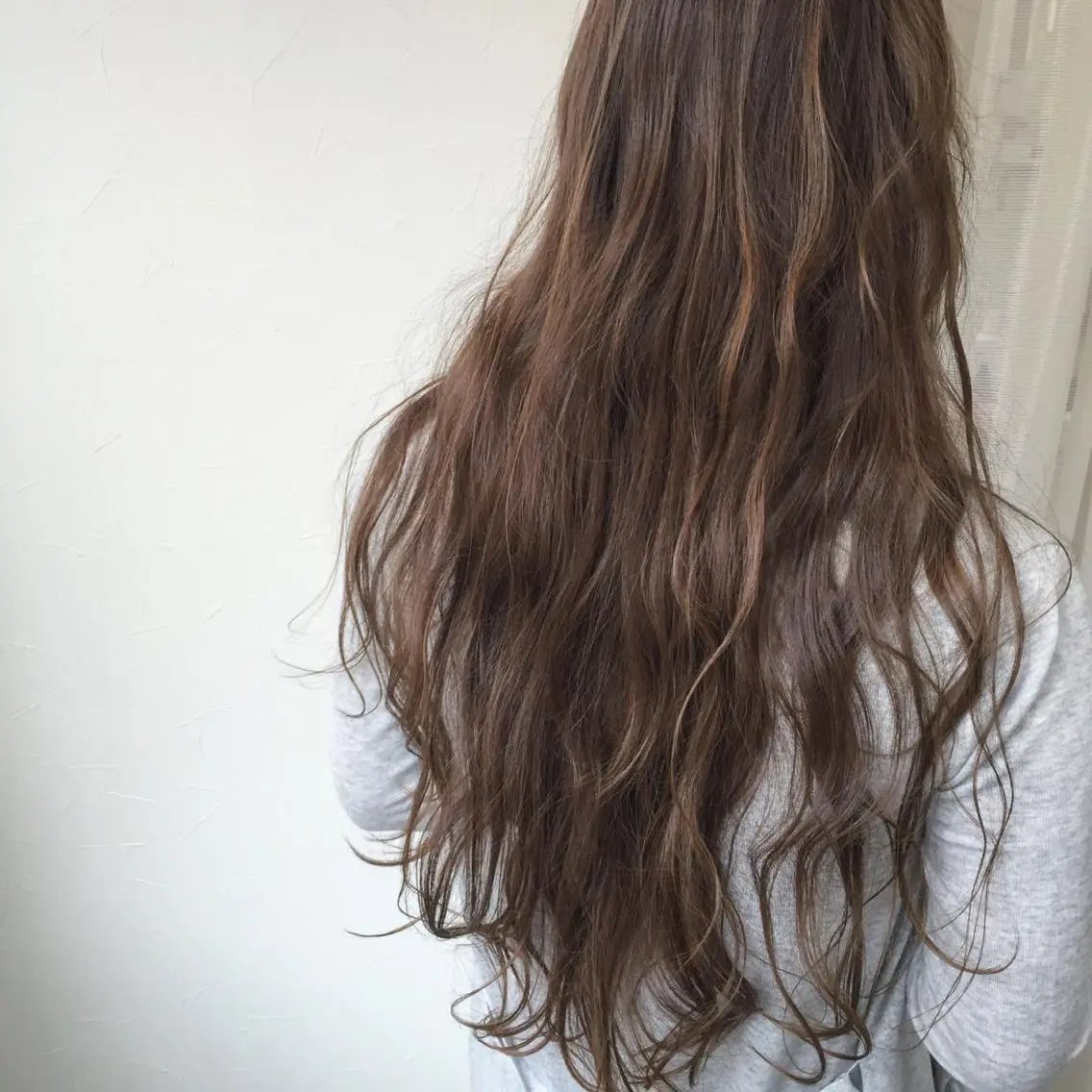 ロング カラー グレージュ ハイライトカラー 外国人風カラー ハイライト トリートメント 花井 啓好のヘアスタイル