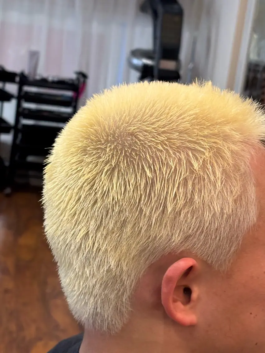 ショート カラー ブリーチ おしゃれ泥棒 石原メンズ特化美容師のヘアスタイル