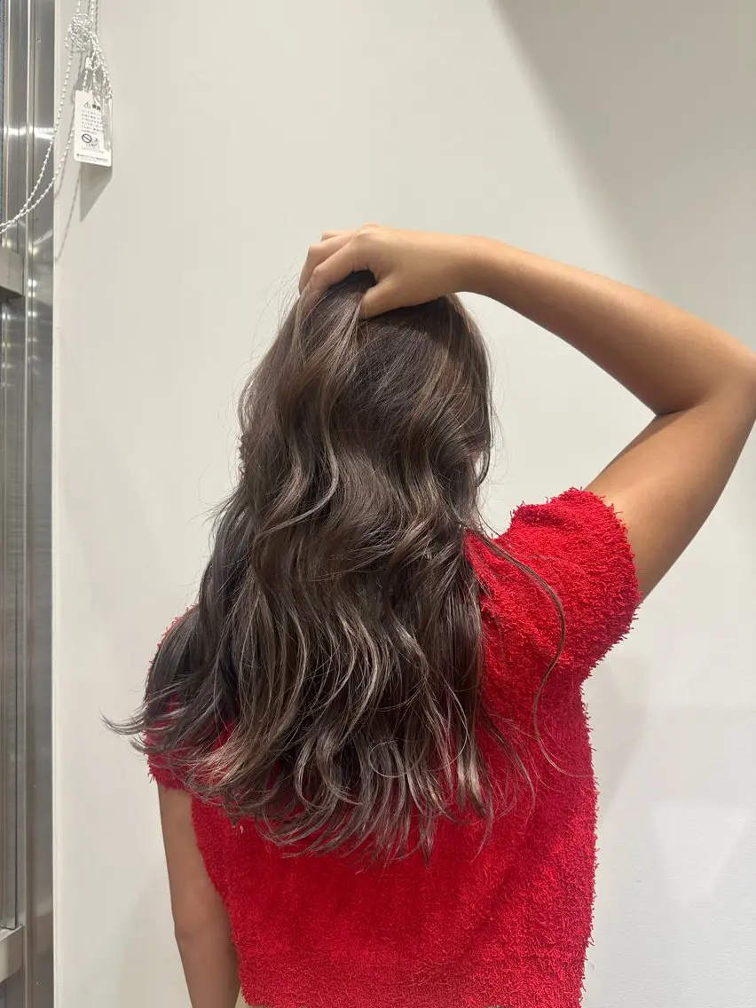 ロング ハイライト 中野 はるるのヘアスタイル