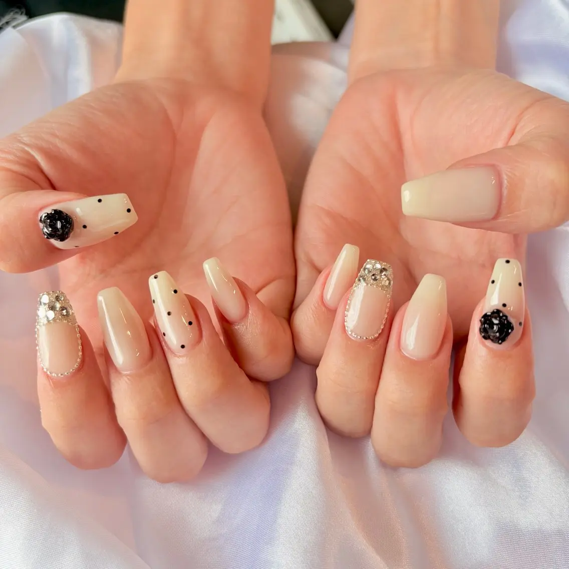ネイル ドット ハンドネイル nail salon e'mu💐のネイルデザイン