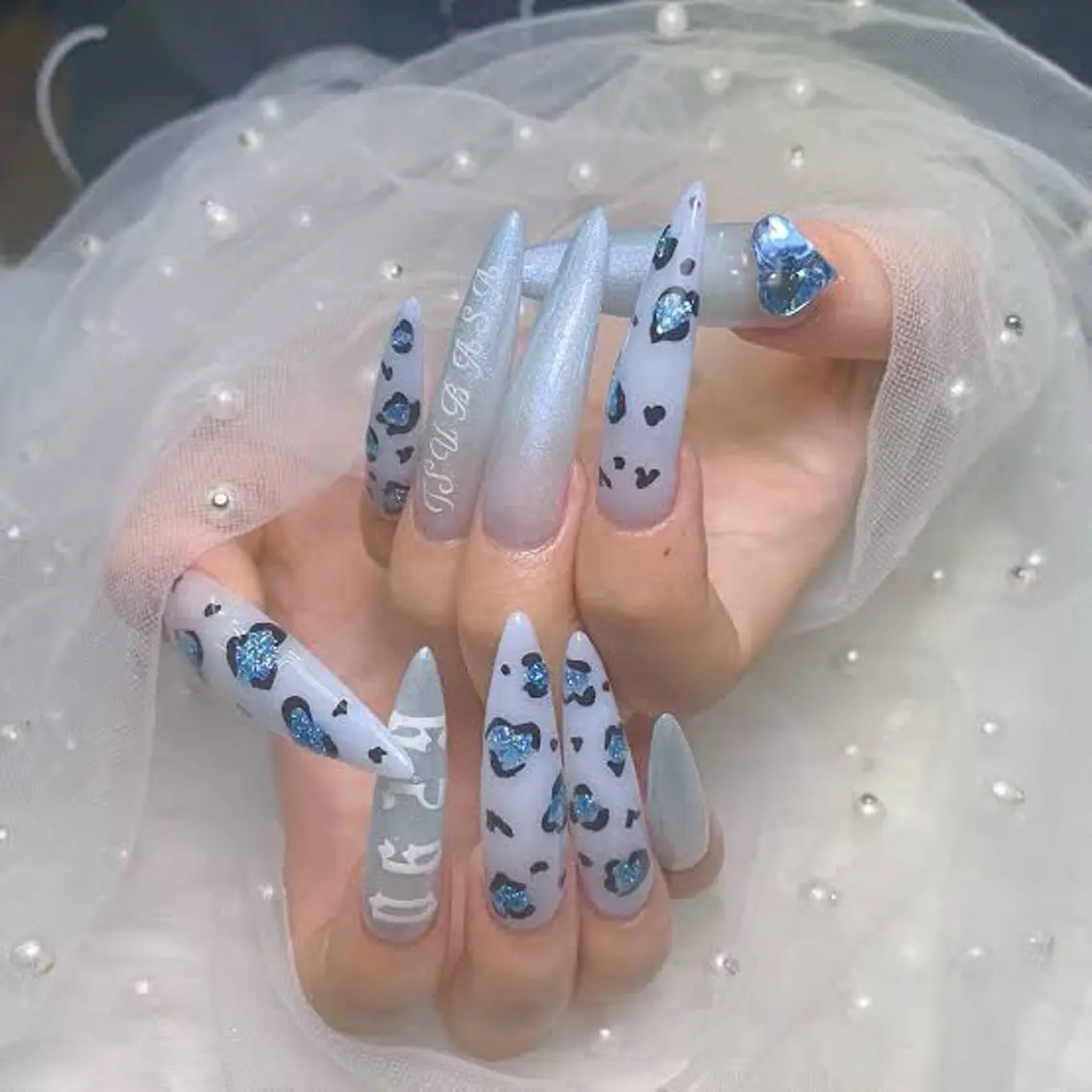 ネイル オーロラネイル チークネイル 長さ出し フットネイル フレンチネイル Lee Nails チップ長さだし専門店のネイルデザイン