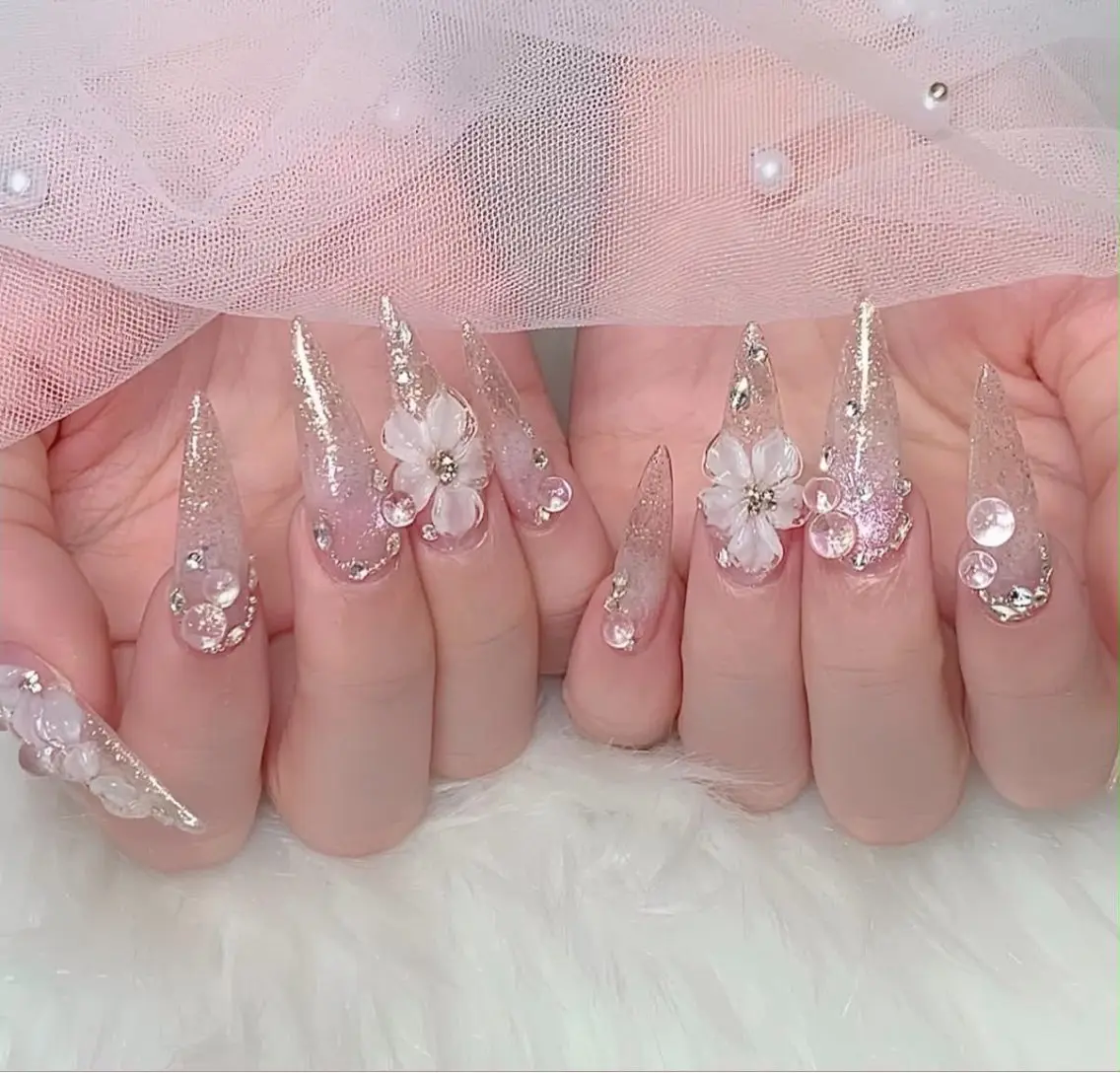ネイル アートネイル ボルドー フレンチネイル ジェルネイル 氷ネイル・うるうるネイル ハンドネイル Julie Nail Hinのネイルデザイン