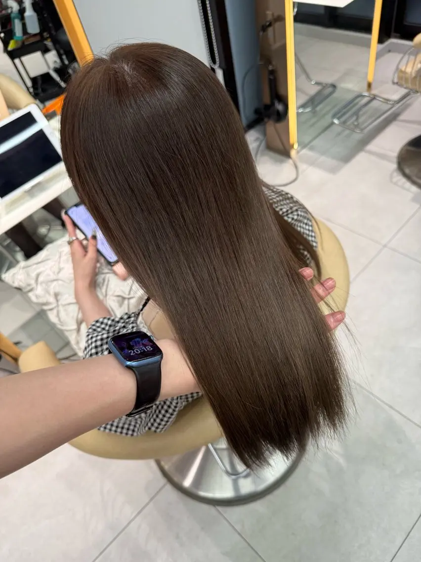 ロング カット ヘアカラー トリートメント shion 透明感カラーのヘアスタイル