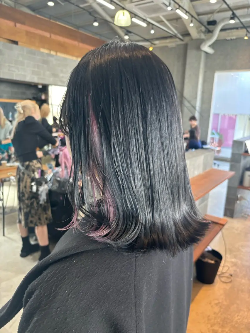 ミディアム カラー ヘアアレンジ 黒髪 インナーカラー カット ヘアカラー トリートメント ヘッドスパ ヘアセット 押切 響 のヘアスタイル