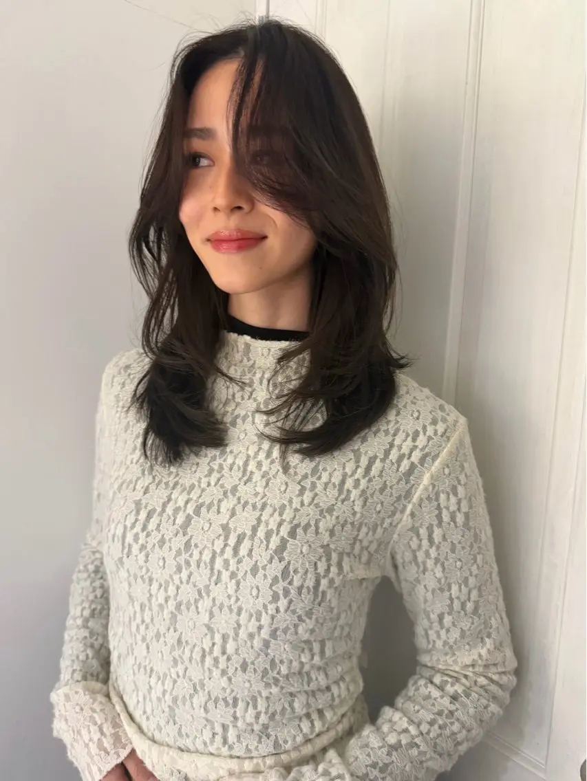 セミロング レイヤーカット カット ヘアカラー 蘭々/レイヤーカット /ナチュラルヘアのヘアスタイル