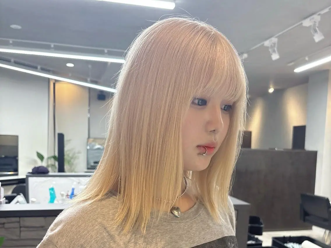 セミロング カラー lafit ラフィット 下大利のヘアスタイル