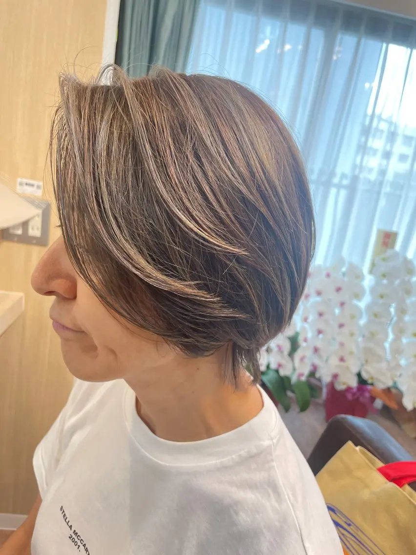 ショート ヘアカラーリスト NAOのヘアスタイル