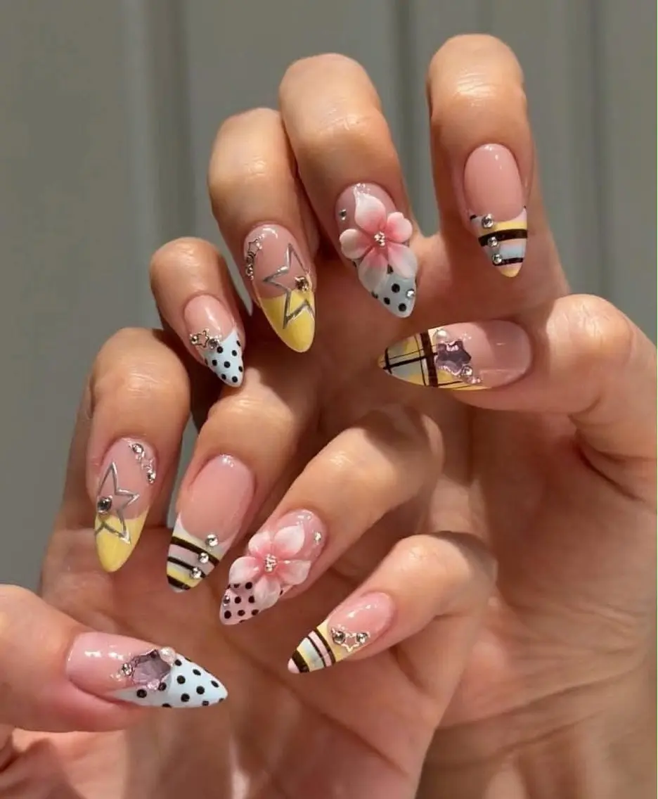 ネイル チークネイル ドット フレンチネイル グラデーション 韓国ネイル ハンドネイル Lisa Nail Salonのネイルデザイン