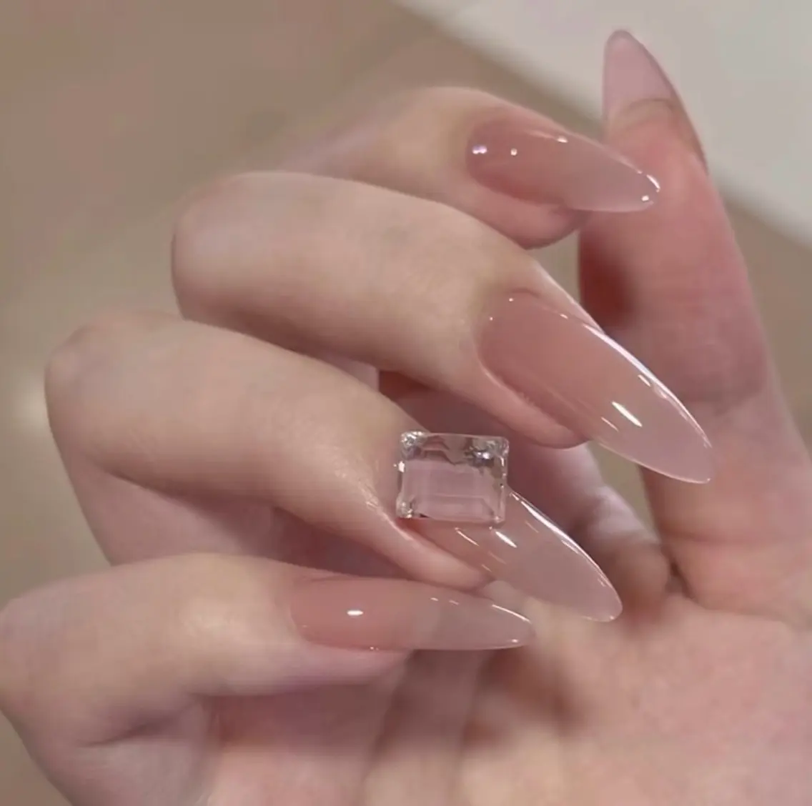 ネイル チークネイル 長さ出し フラワーネイル フレンチネイル ガーリー SunNail池袋駅 ワンホンネイルのネイルデザイン
