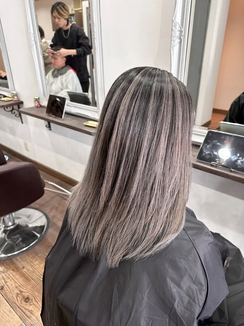 セミロング レイヤーカット カット ヘアカラー トリートメント バレイヤージュ 隅中秀弥のヘアスタイル