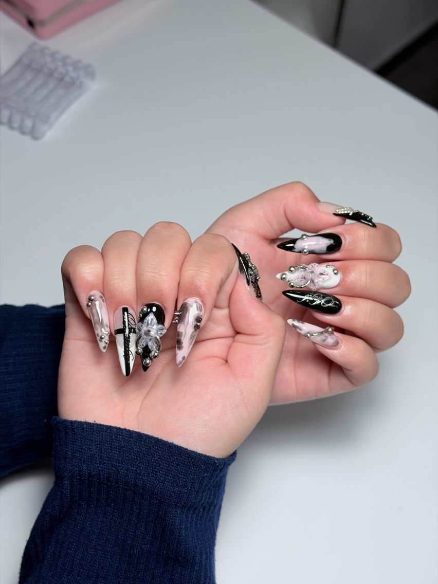 ネイル フットネイル フレンチネイル グラデーション 韓国ネイル ロングネイル ハンドネイル Miyabie' Nail Salonのネイルデザイン