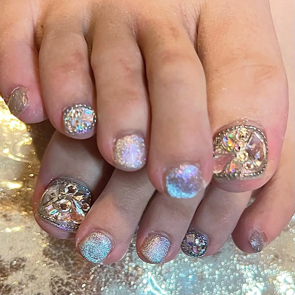 ネイル キラキラネイル マグネットネイル フットネイル H🌺 NAILのネイルデザイン