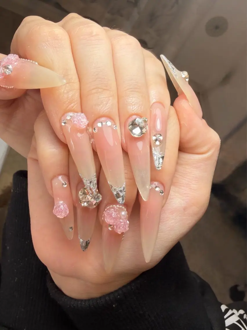 ネイル チークネイル フレンチネイル グラデーション キラキラネイル 韓国ネイル ハンドネイル HIKARIHANA NAILのネイルデザイン