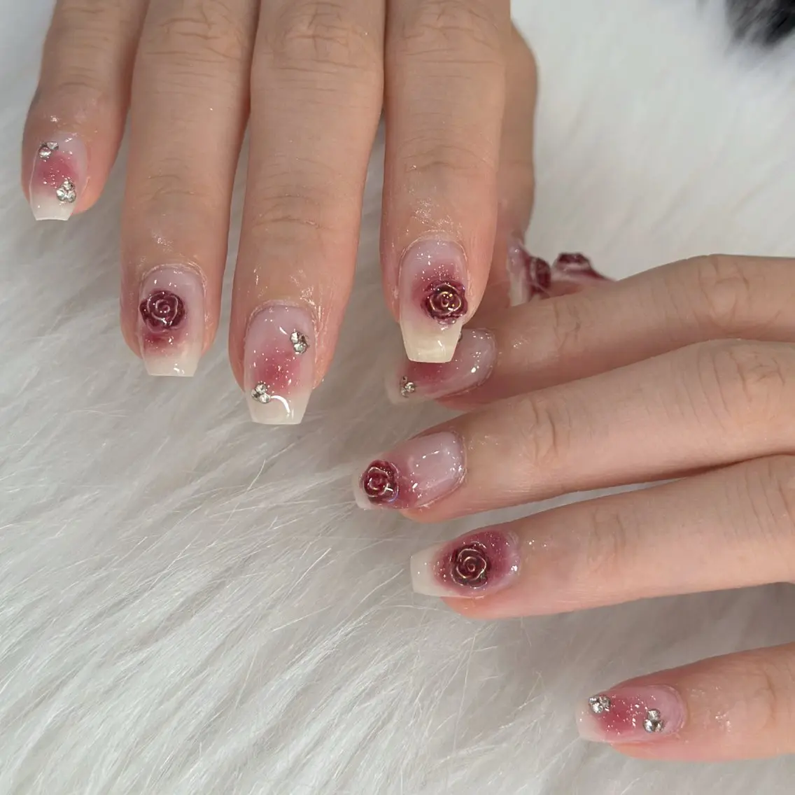 ネイル ハンドネイル フットネイル LAVISH nanamiのネイルデザイン