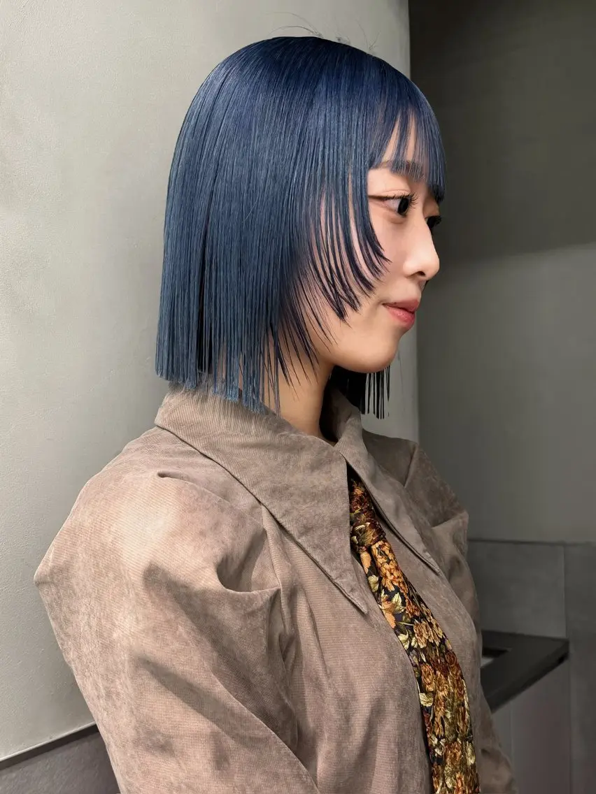 ショート カラー ブリーチ ブルーカラー ヘアカラー Hinata🛸 ハイトーン美容師のヘアスタイル